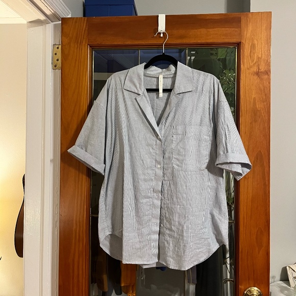 The Group Babaton Withers Blouse Blue Heron L - Picture 2 of 6